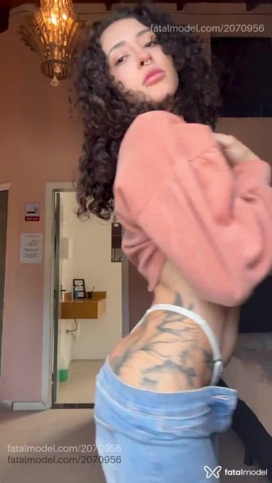 Acompanhante mulher com cabelo castanho de olhos castanhos em Florianópolis - Maitê