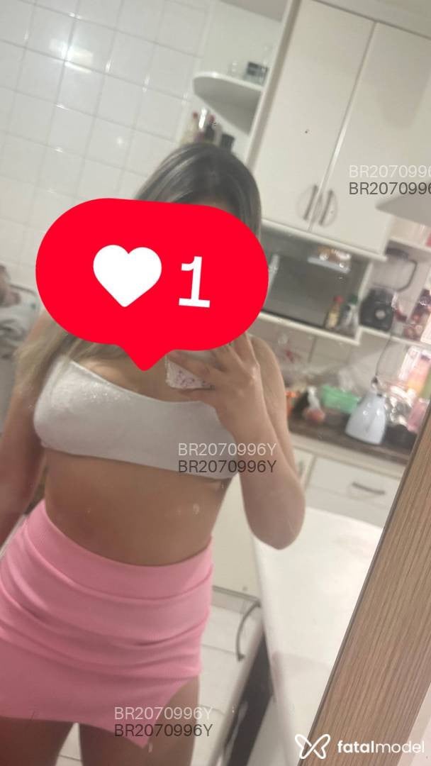 Acompanhante mulher loira (o) de olhos castanhos em São Paulo Acompanhante mulher loira (o) de olhos castanhos em São Paulo - Isis Assad