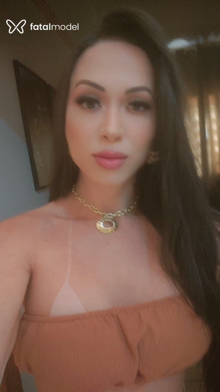 Acompanhante mulher trans com cabelo castanho de olhos castanhos - Amanda Montteiro