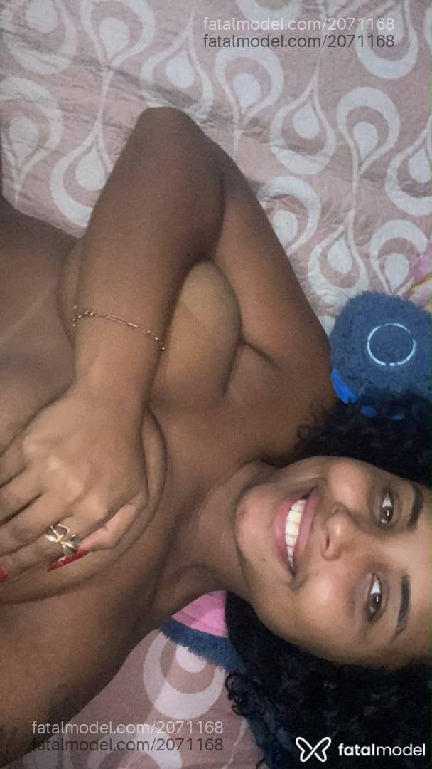 Acompanhante mulher morena (o) de olhos verdes - Mary Salustiano