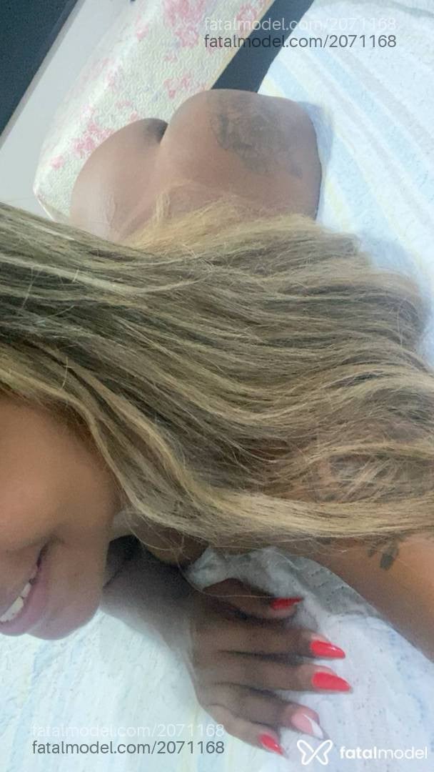 Acompanhante mulher morena (o) de olhos verdes - Mary Salustiano