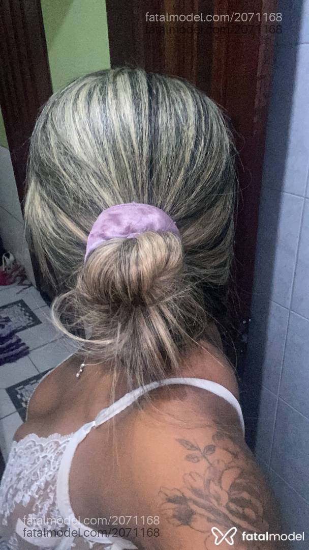 Acompanhante mulher morena (o) de olhos verdes - Mary Salustiano