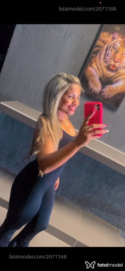 Acompanhante mulher morena (o) de olhos verdes - Mary Salustiano