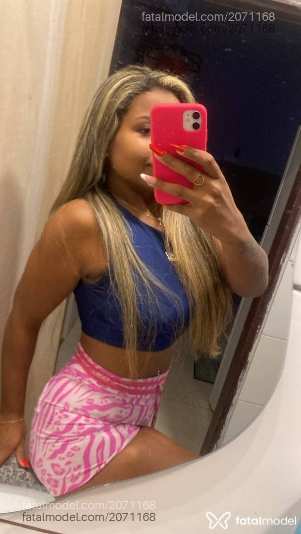 Acompanhante mulher morena (o) de olhos verdes - Mary Salustiano