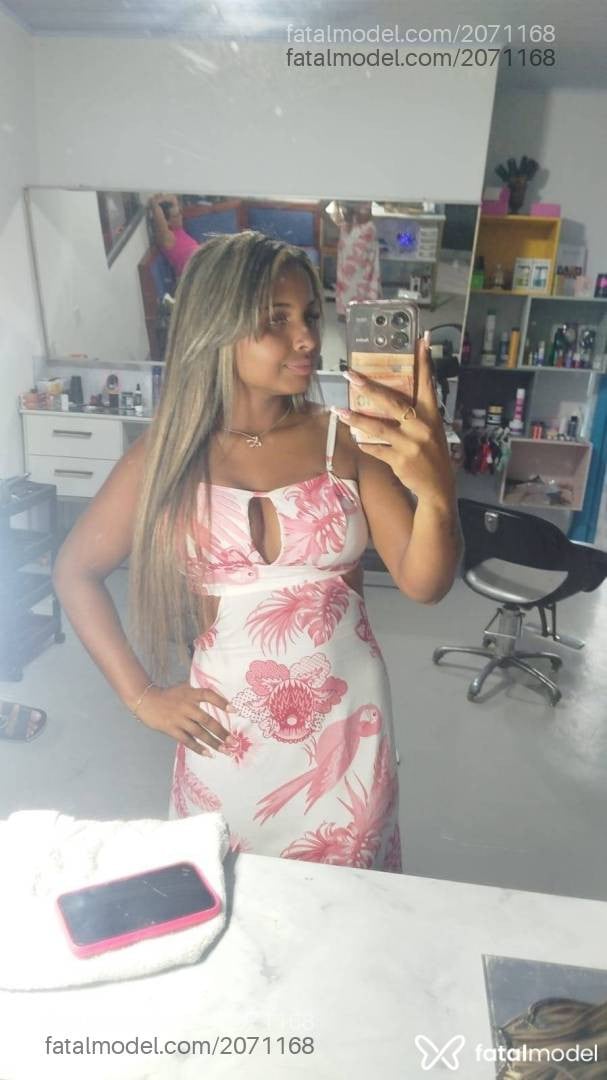 Acompanhante mulher morena (o) de olhos verdes - Mary Salustiano