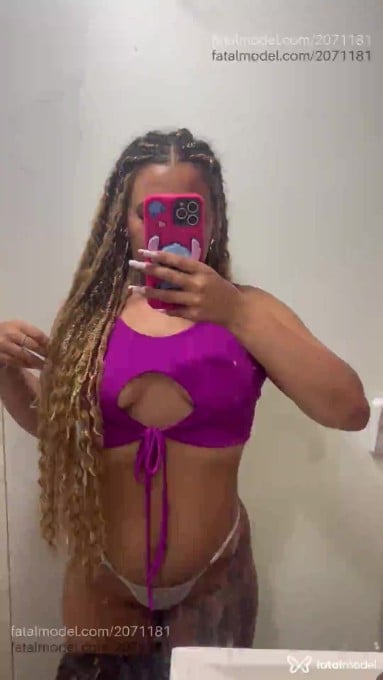 Acompanhante mulher morena (o) de olhos castanhos - Júlia Acompanhante mulher morena (o) de olhos castanhos - Júlia