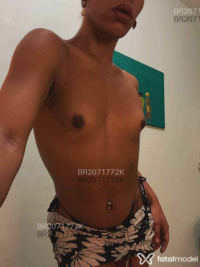 Acompanhante mulher trans loira (o) de olhos castanhos - Magnólia