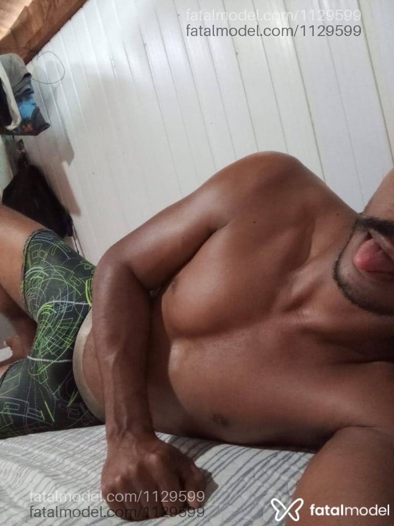 Acompanhante homem morena (o) de olhos castanhos em Comodoro Acompanhante homem morena (o) de olhos castanhos em Comodoro - JNASCIMENTO