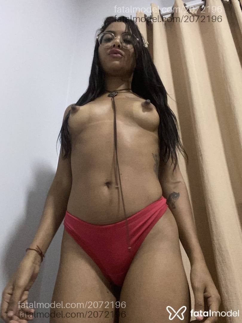 Acompanhante mulher morena (o) de olhos pretos - Safira