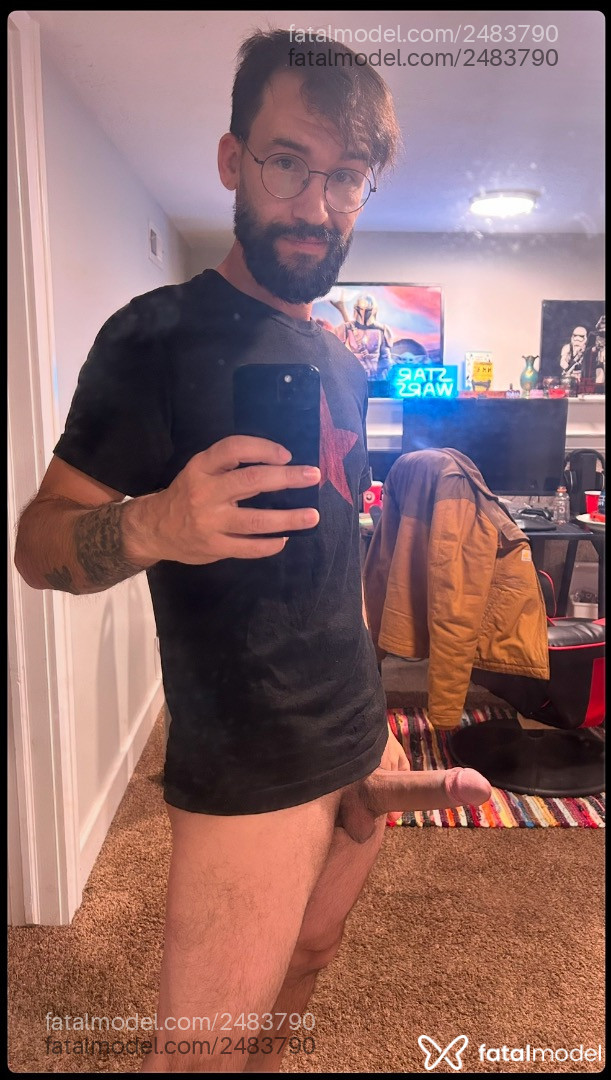 Acompanhante homem com cabelo castanho de olhos castanhos em Virtual - Izzy Reisenberg