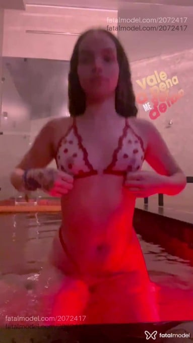 Acompanhante mulher loira (o) de olhos castanhos - Lavínia