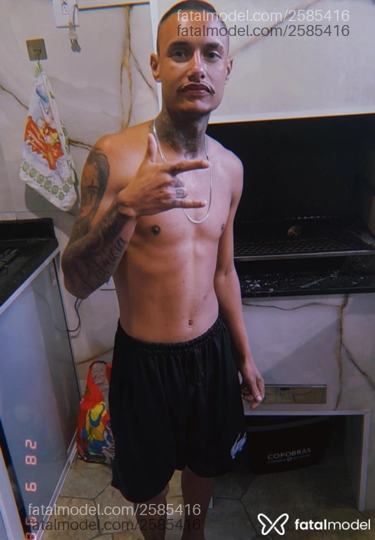 Acompanhante homem com cabelo castanho de olhos castanhos - Rychard Acompanhante homem com cabelo castanho de olhos castanhos - Rychard