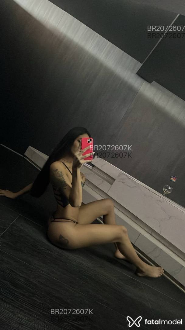 Acompanhante mulher trans com cabelo castanho de olhos mel - Melissinha Silva Acompanhante mulher trans com cabelo castanho de olhos mel - Melissinha Silva