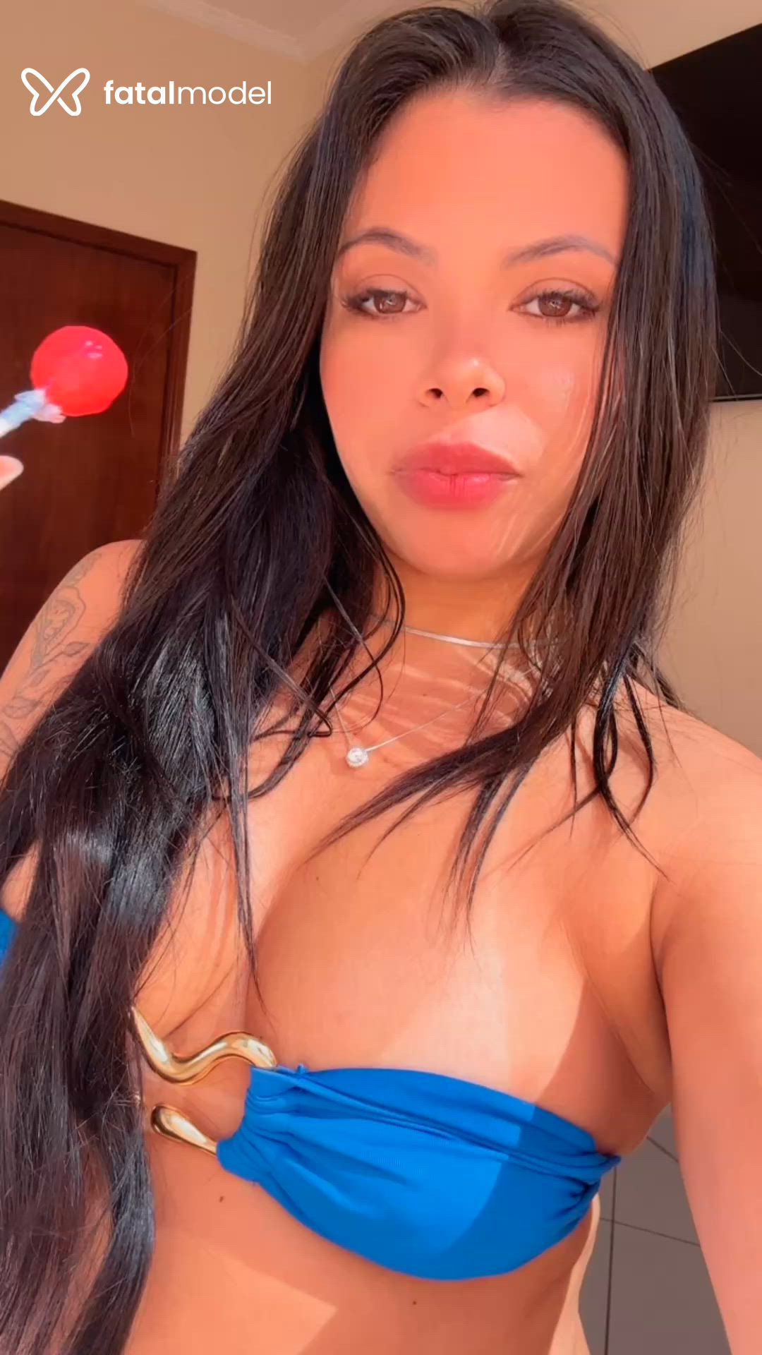 Acompanhante mulher loira (o) de olhos mel - Vivi Fernandes