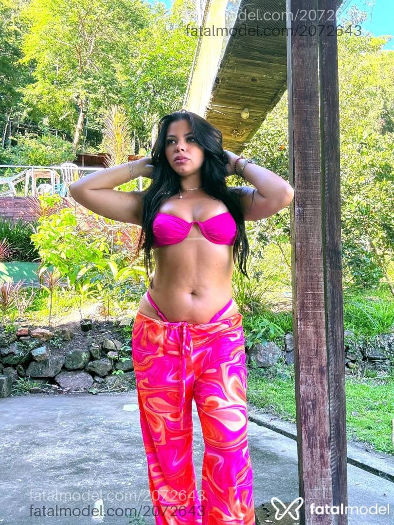 Acompanhante mulher loira (o) de olhos mel - Vivi Fernandes