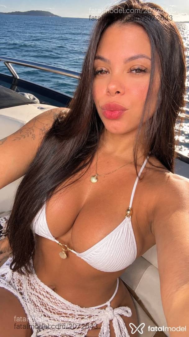 Acompanhante mulher loira (o) de olhos mel - Vivi Fernandes