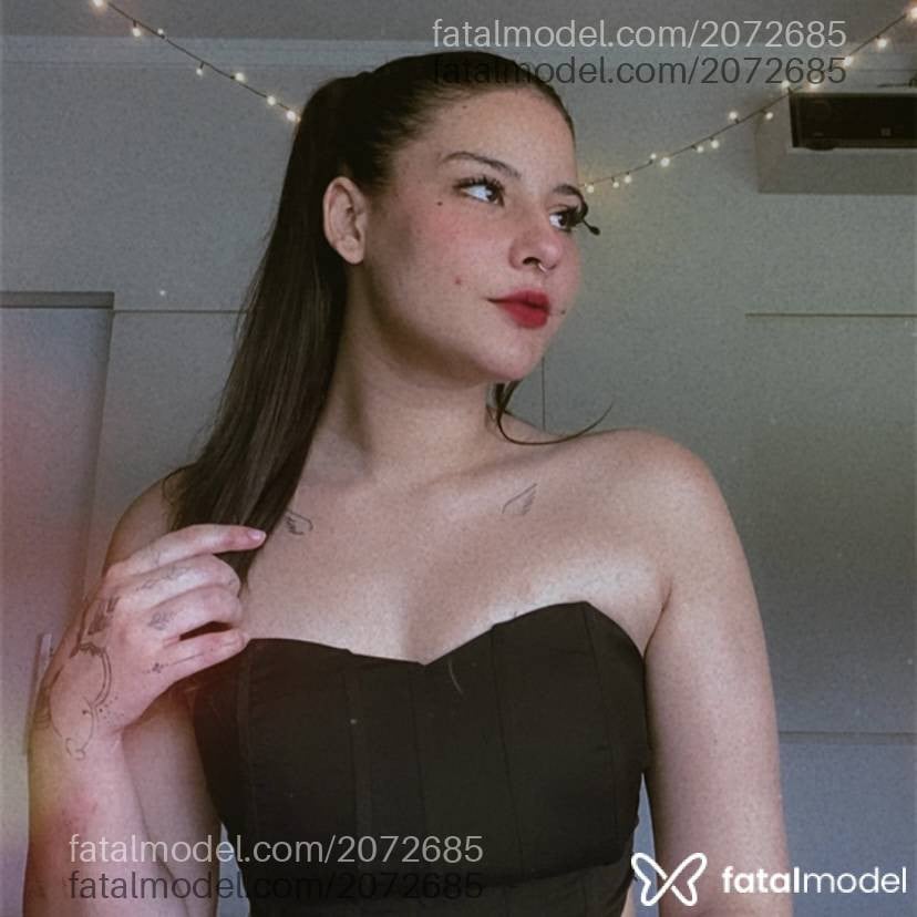 Acompanhante mulher com cabelo castanho de olhos castanhos - Dallía Steffany