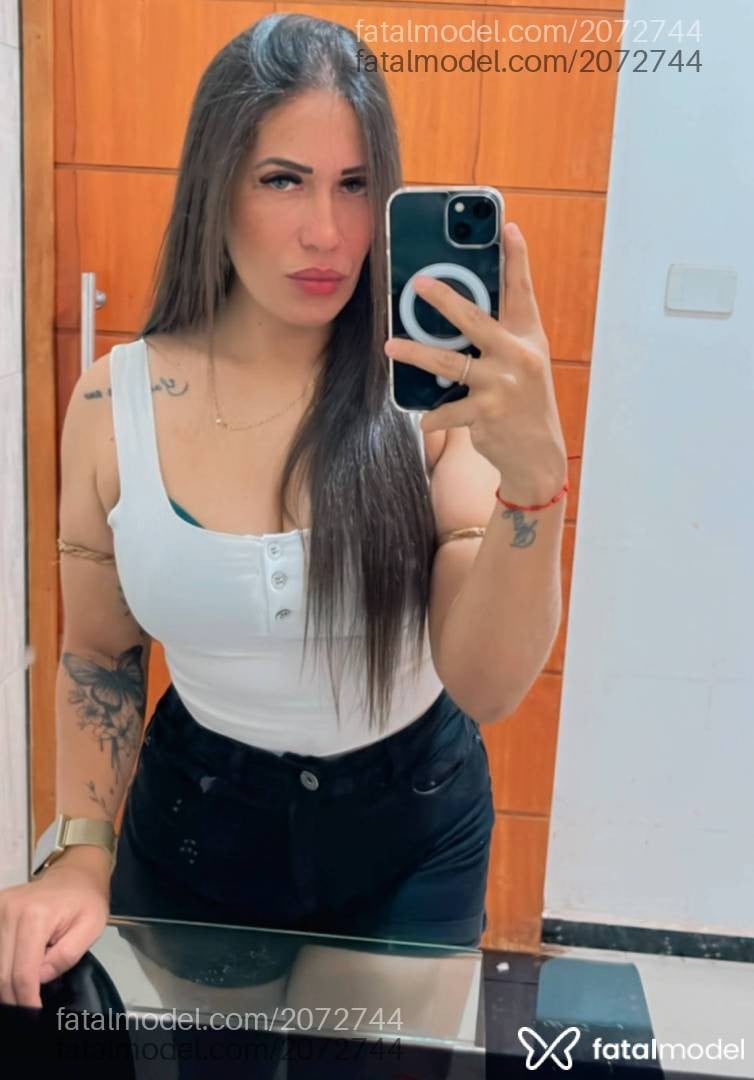 Acompanhante mulher com cabelo castanho de olhos verdes em Paranavaí Acompanhante mulher com cabelo castanho de olhos verdes em Paranavaí - Melissa