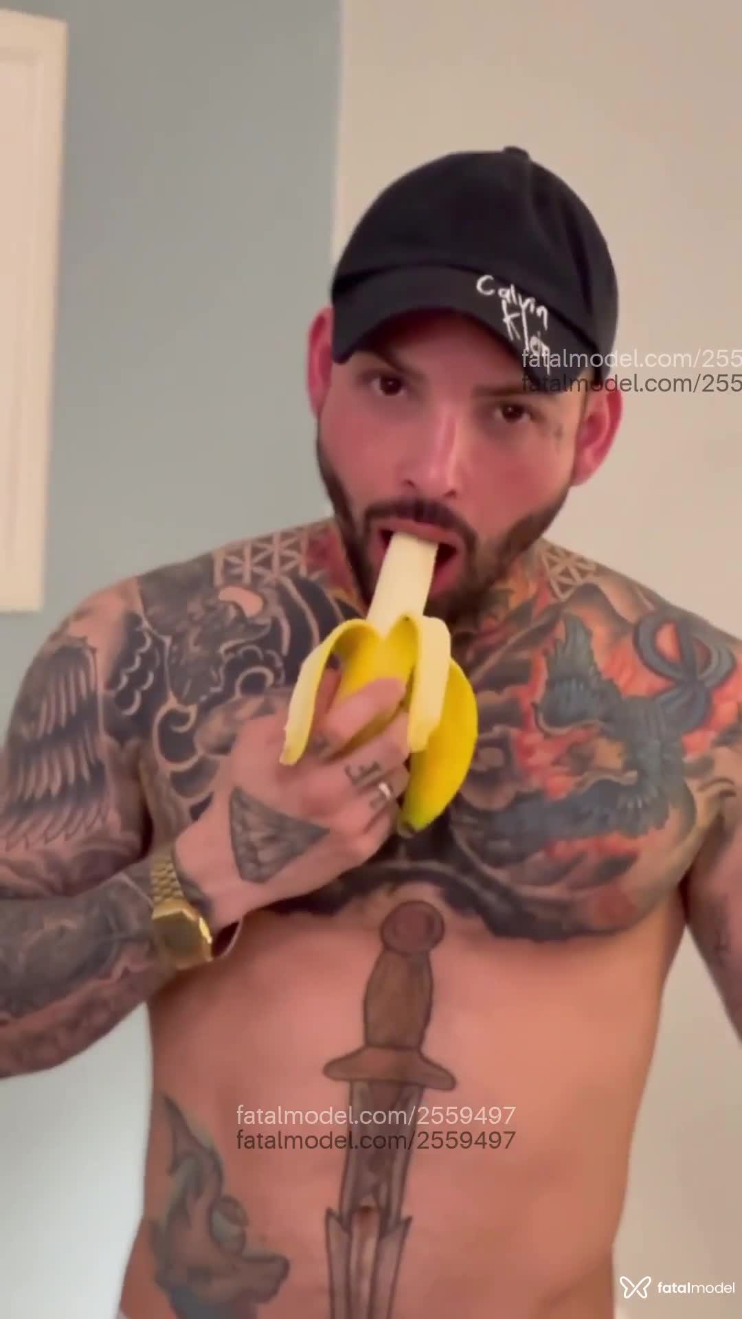 Acompanhante homem com cabelo castanho de olhos castanhos em São Paulo Acompanhante homem com cabelo castanho de olhos castanhos em São Paulo - Tylersaopaulo