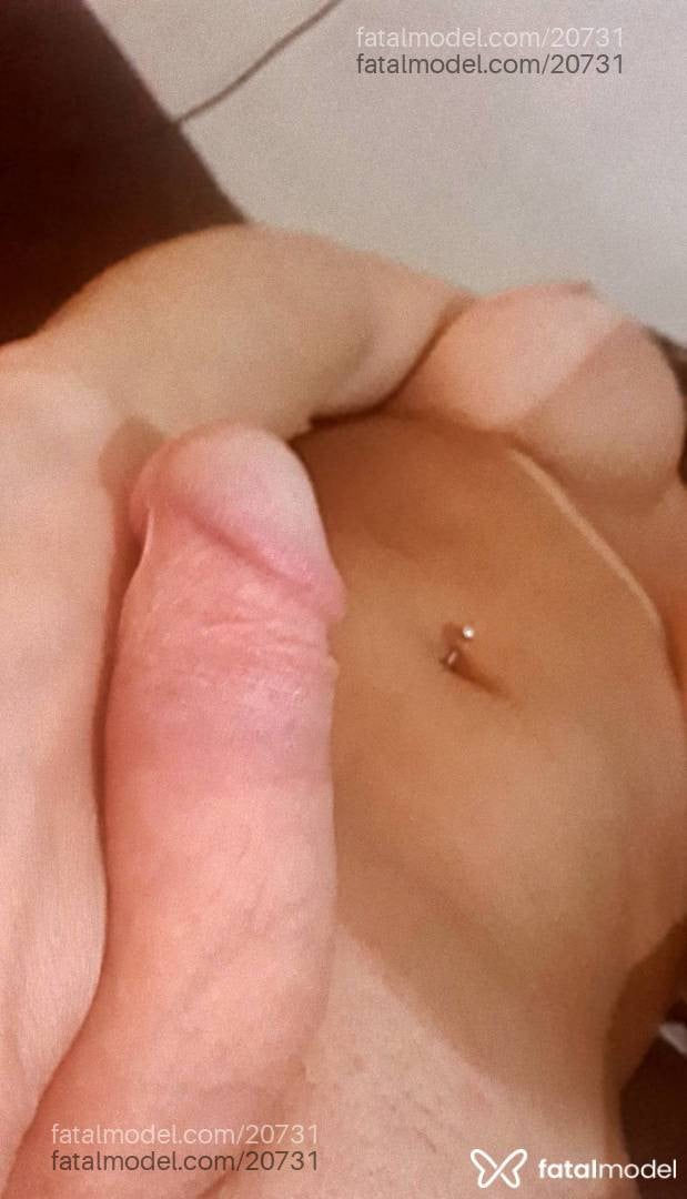 Acompanhante mulher trans loira (o) de olhos verdes - Paty