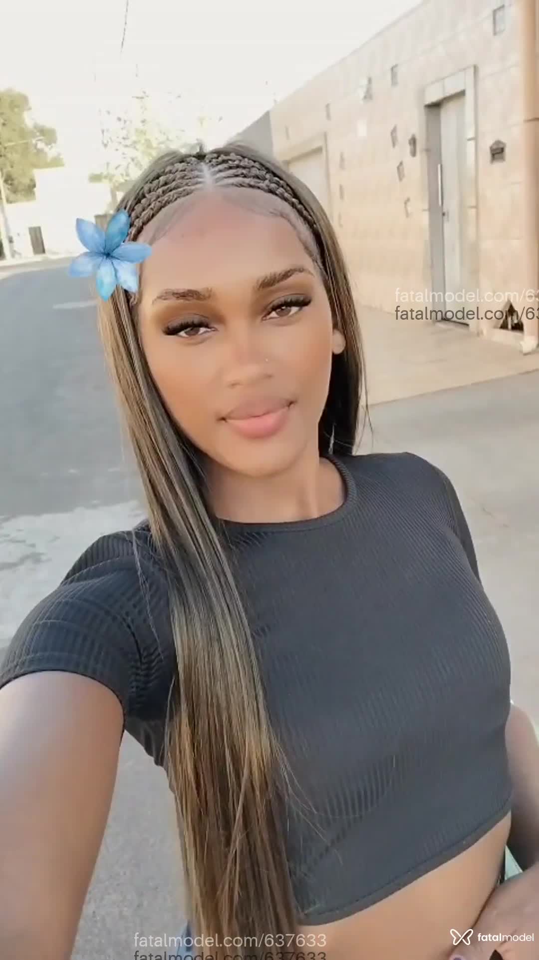 Acompanhante mulher morena (o) de olhos mel - Dyandrra
