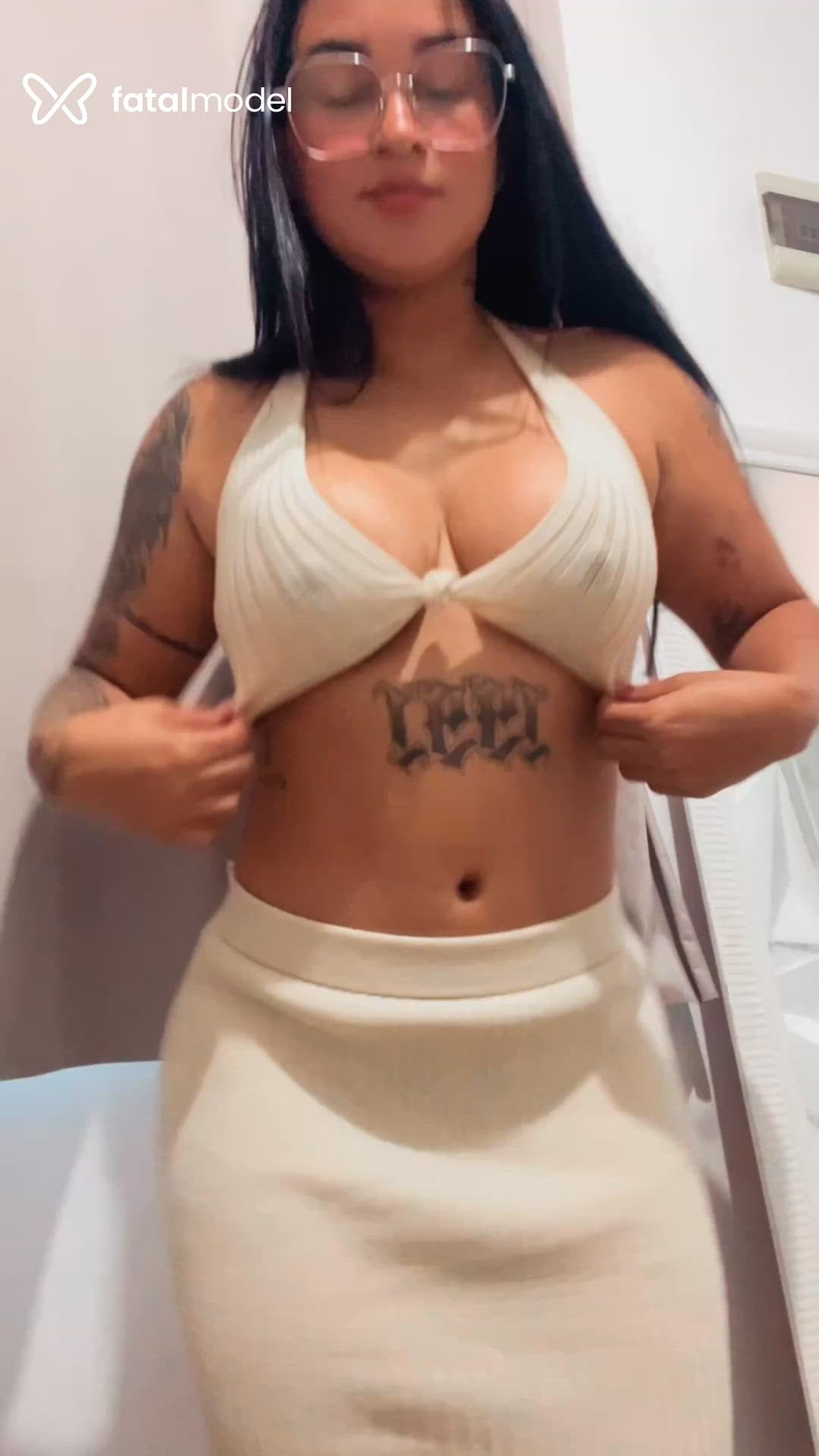 Acompanhante mulher com cabelo castanho de olhos castanhos em Virtual - Ellen Moraes