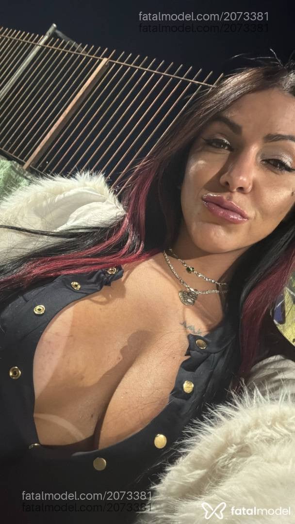 Acompanhante mulher trans morena (o) de olhos verdes - Amanda Latorre