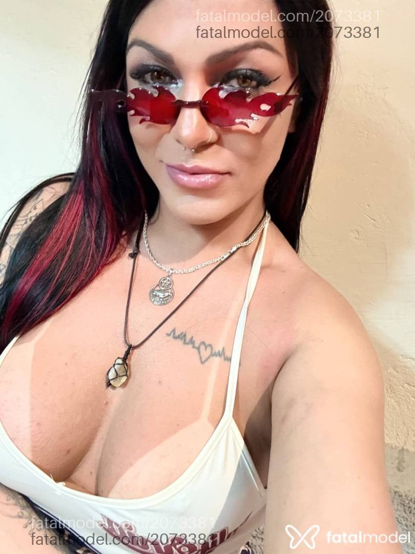 Acompanhante mulher trans morena (o) de olhos verdes - Amanda Latorre