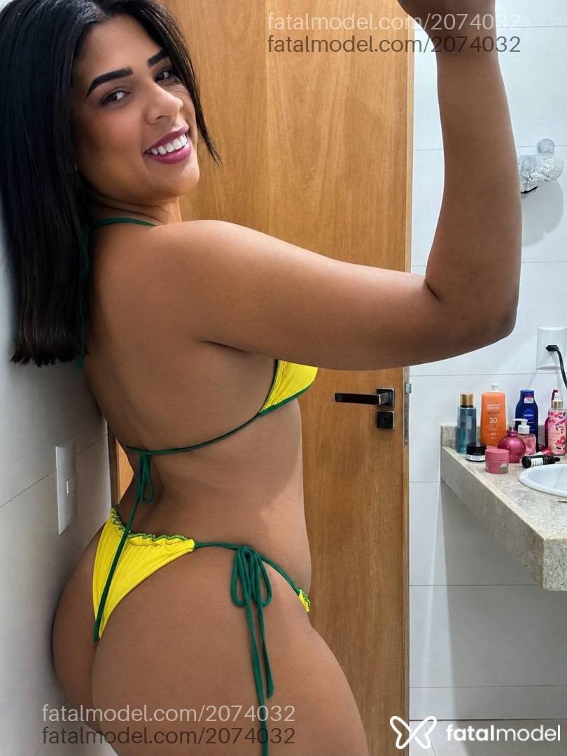 Acompanhante mulher morena (o) de olhos mel - Bruna
