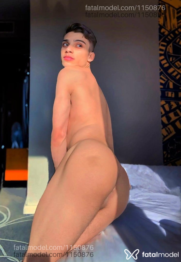 Acompanhante homem com cabelo castanho de olhos castanhos - Lucas Acompanhante homem com cabelo castanho de olhos castanhos - Lucas