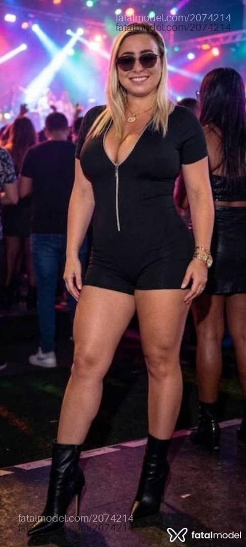 Acompanhante mulher loira (o) de olhos castanhos - Isa