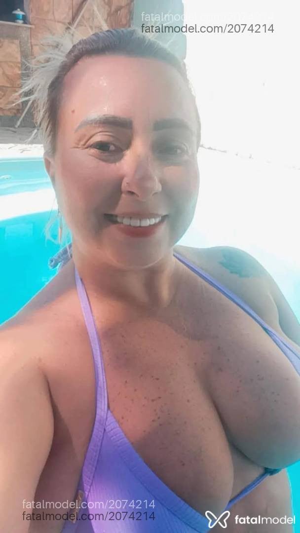 Acompanhante mulher loira (o) de olhos castanhos - Lorena