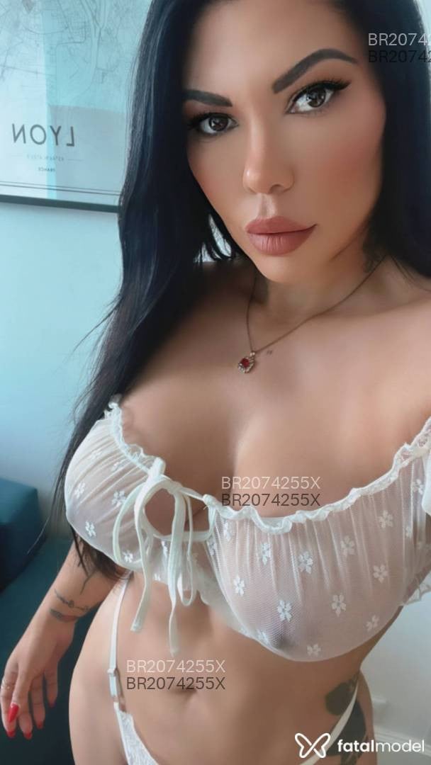 Acompanhante mulher morena (o) de olhos castanhos em São Paulo Acompanhante mulher morena (o) de olhos castanhos em São Paulo - Melissa Barbieri