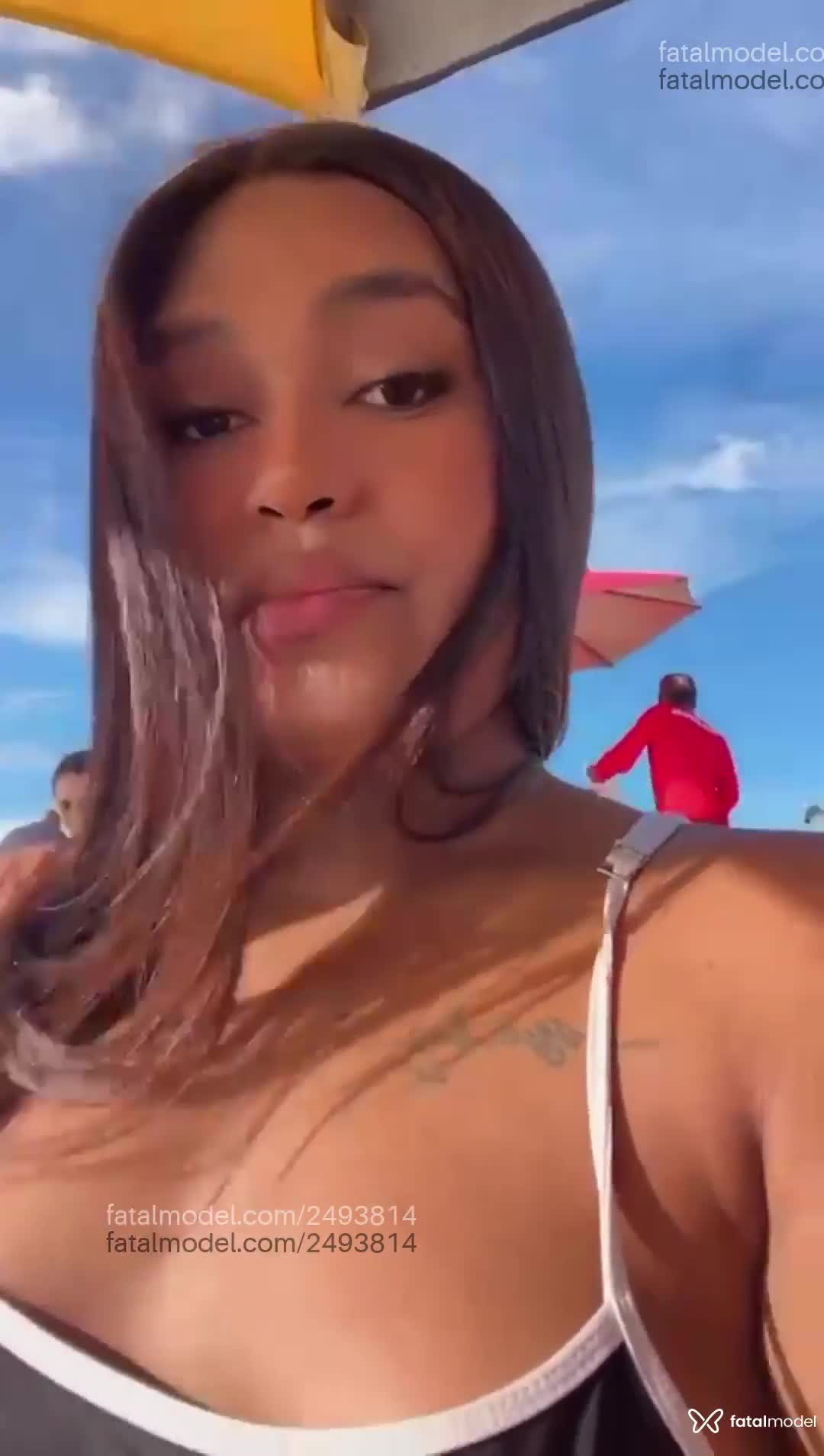 Acompanhante mulher trans com cabelo castanho de olhos castanhos em Caucaia - Agatha Beatriz