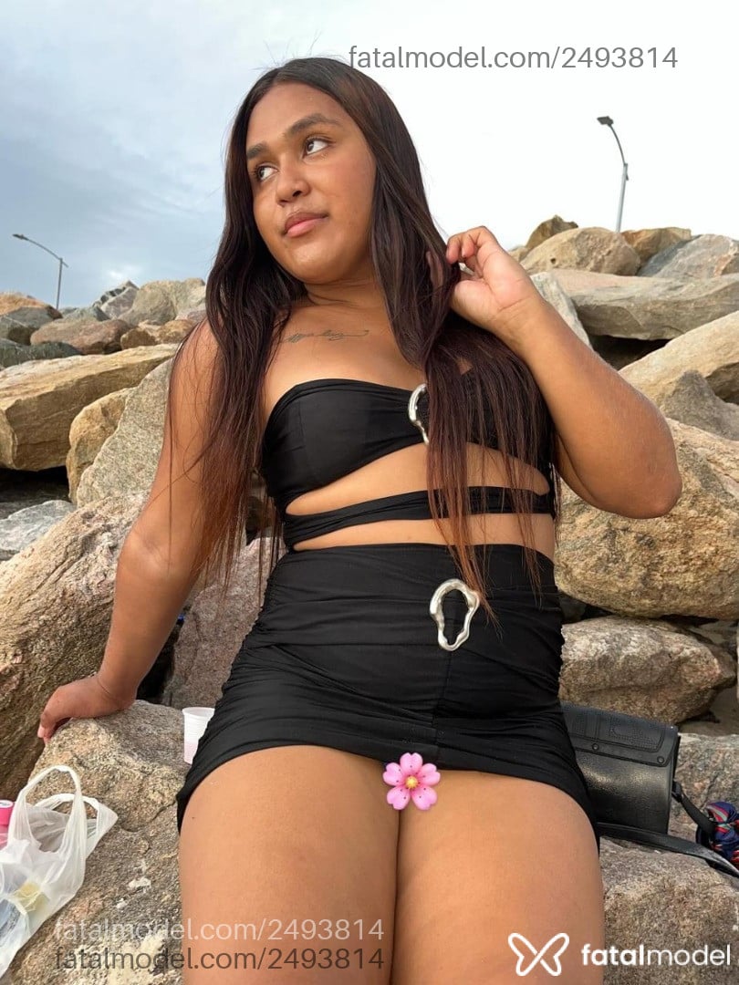 Acompanhante mulher trans com cabelo castanho de olhos castanhos em Caucaia - Agatha Beatriz