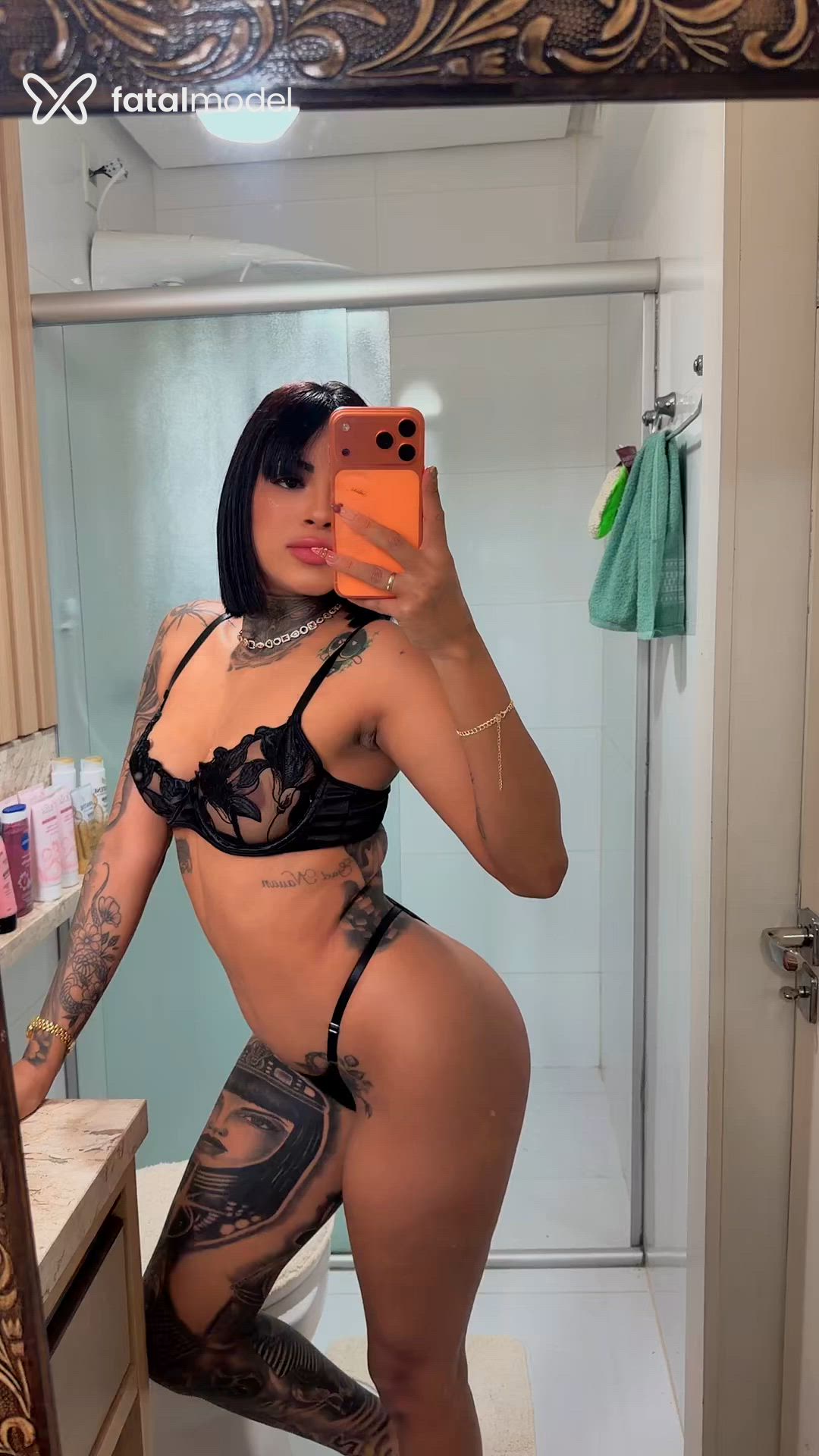 Acompanhante mulher morena (o) de olhos pretos - Rapha Souza Acompanhante mulher morena (o) de olhos pretos - Rapha Souza