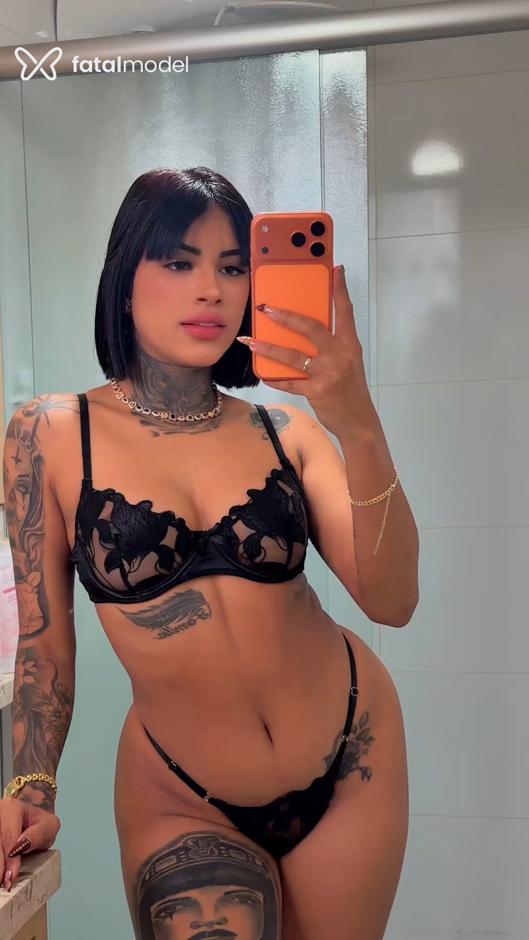 Acompanhante mulher morena (o) de olhos pretos - Rapha Souza Acompanhante mulher morena (o) de olhos pretos - Rapha Souza