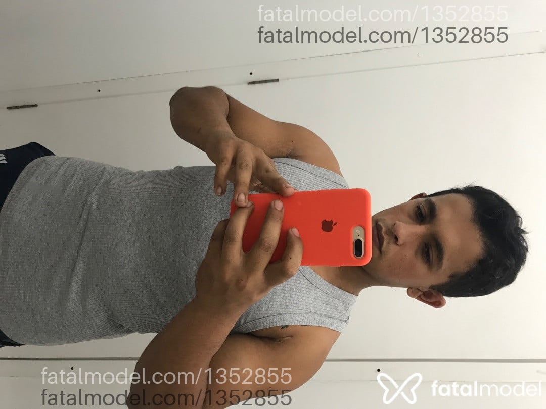 Acompanhante homem morena (o) de olhos castanhos em Tianguá - Bruno
