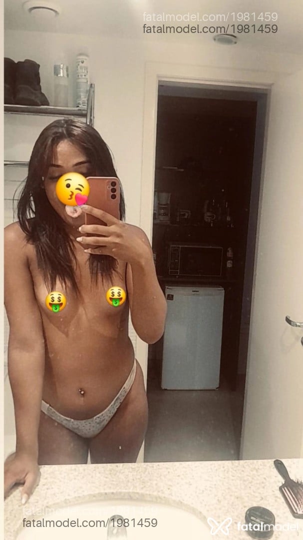 Acompanhante mulher trans com cabelo castanho de olhos pretos em Marataízes - Indizinha