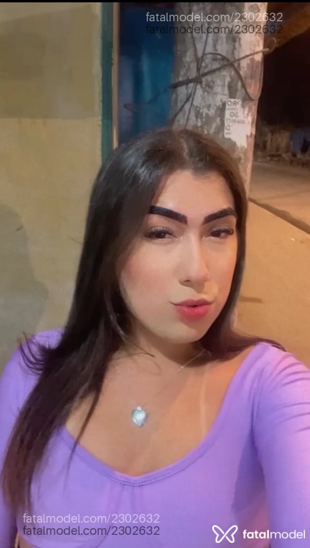 Acompanhante mulher trans com cabelo castanho de olhos castanhos em Florianópolis - Isabella Dias