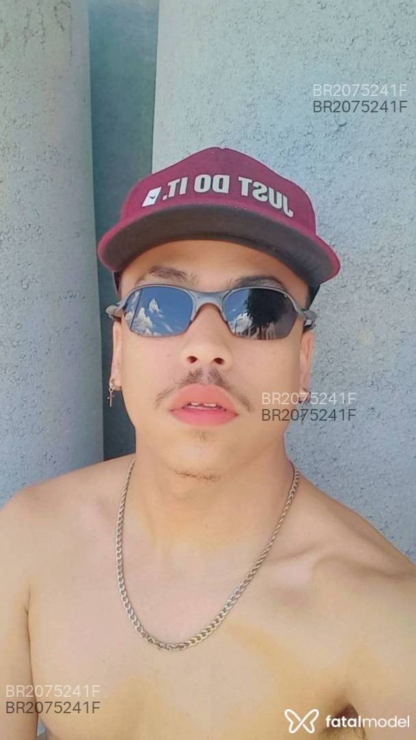 Acompanhante homem com cabelo castanho de olhos castanhos em São Paulo Acompanhante homem com cabelo castanho de olhos castanhos em São Paulo - Uchiha