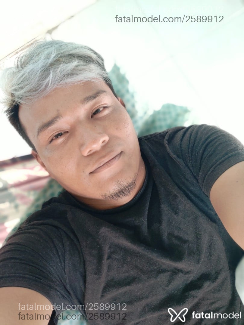 Acompanhante homem com cabelo colorido de olhos pretos em Manaus - Cristiano