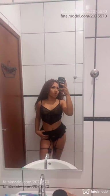 Acompanhante mulher morena (o) de olhos castanhos - Alana Rivière Acompanhante mulher morena (o) de olhos castanhos - Alana Rivière