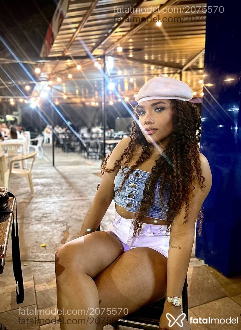 Acompanhante mulher morena (o) de olhos castanhos - Alana Rivière