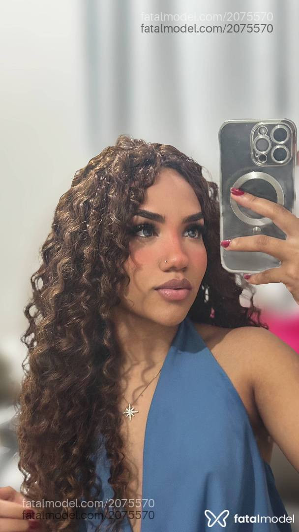 Acompanhante mulher morena (o) de olhos castanhos - Alana Rivière Acompanhante mulher morena (o) de olhos castanhos - Alana Rivière