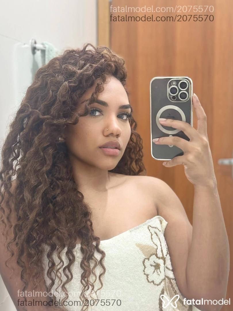 Acompanhante mulher morena (o) de olhos castanhos - Alana Rivière Acompanhante mulher morena (o) de olhos castanhos - Alana Rivière