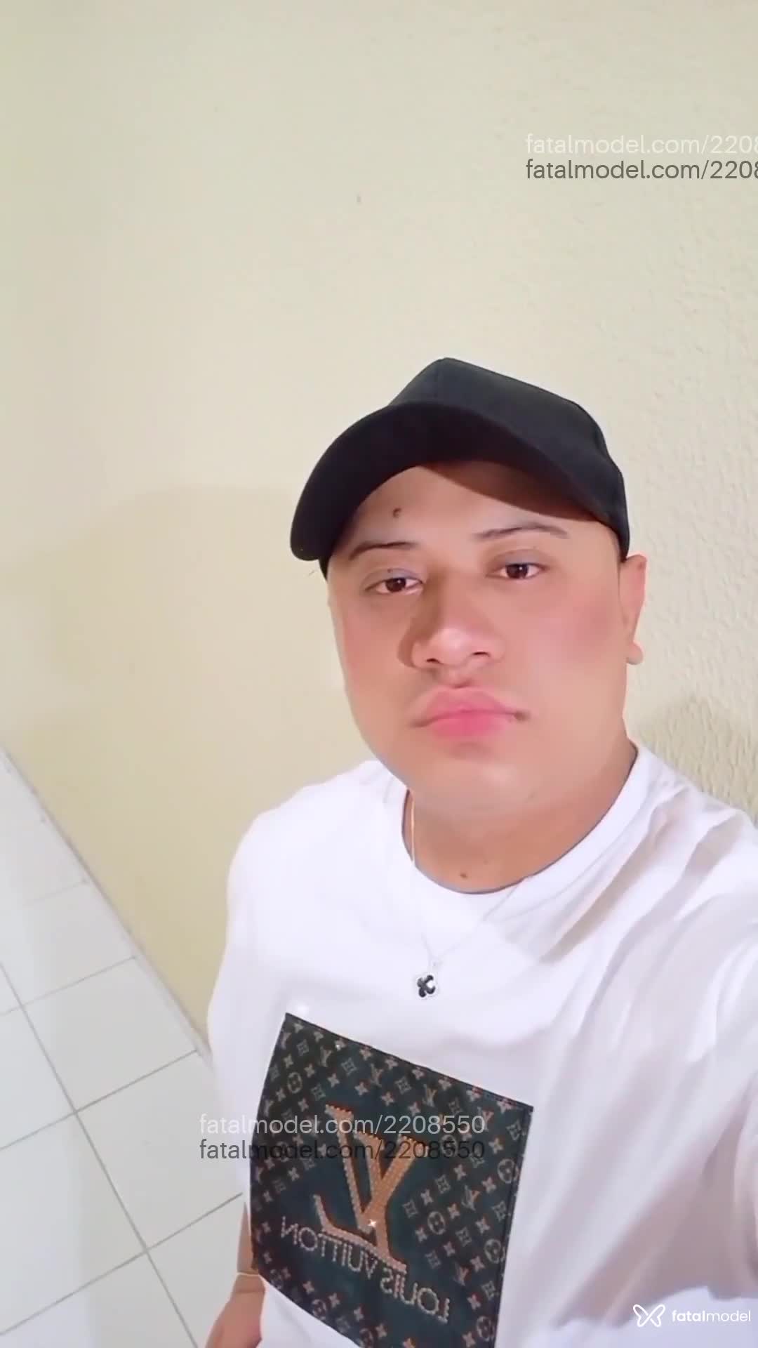 Acompanhante homem morena (o) de olhos castanhos - Vitor Acompanhante homem morena (o) de olhos castanhos - Vitor