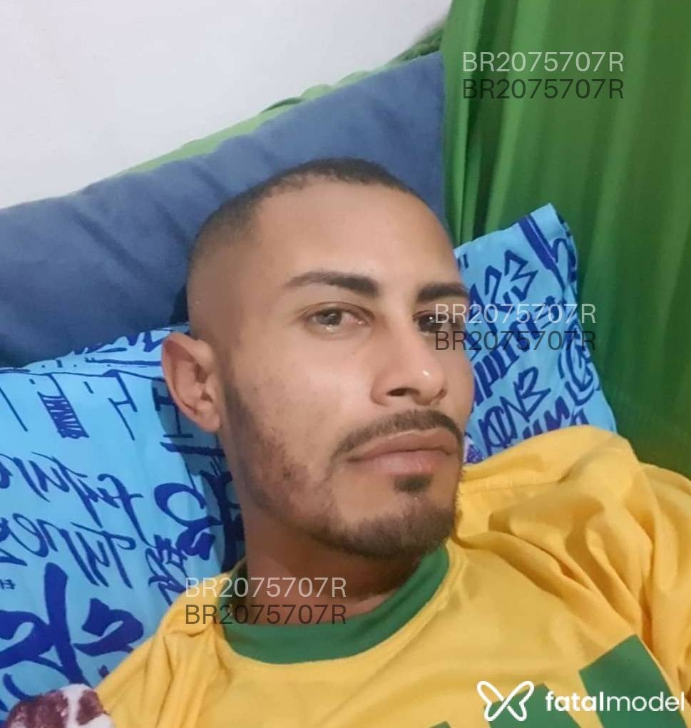 Acompanhante homem com cabelo grisalho de olhos castanhos em Garanhuns Acompanhante homem com cabelo grisalho de olhos castanhos em Garanhuns - Silva