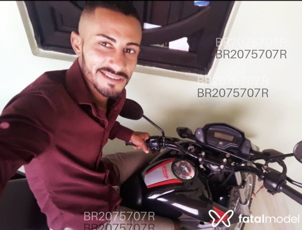 Acompanhante homem com cabelo grisalho de olhos castanhos em Garanhuns Acompanhante homem com cabelo grisalho de olhos castanhos em Garanhuns - Silva