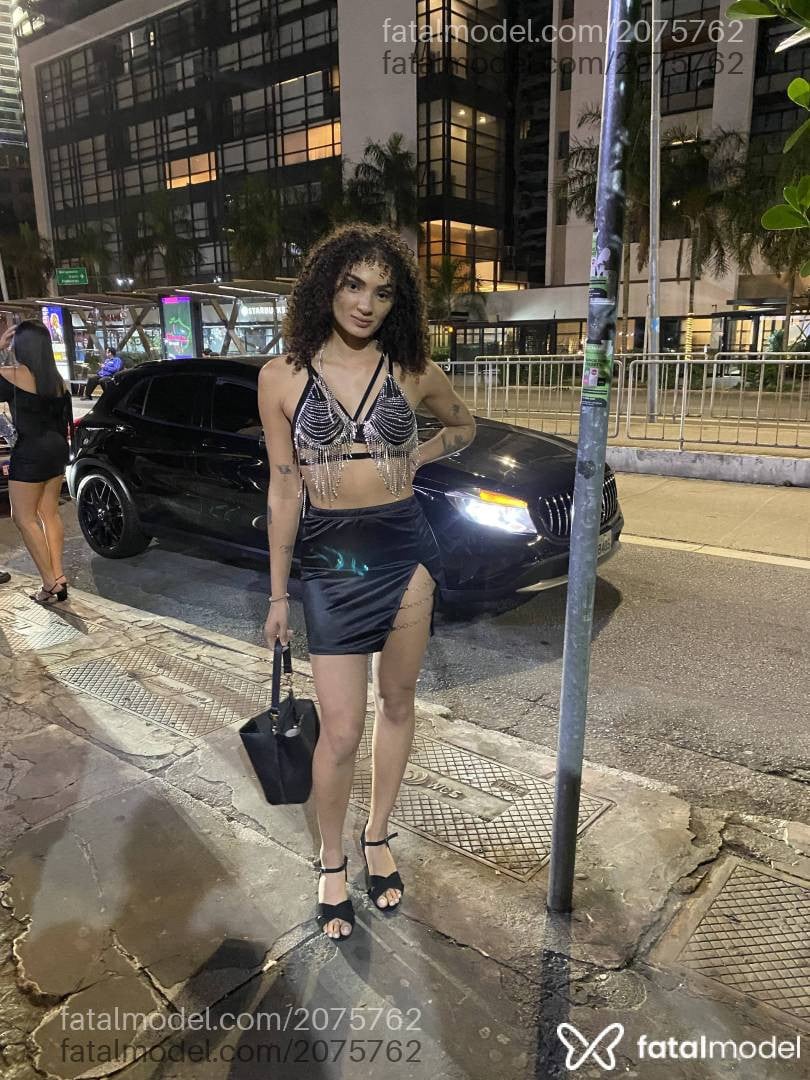Acompanhante mulher com cabelo castanho de olhos castanhos em São Paulo - Fany Olivr